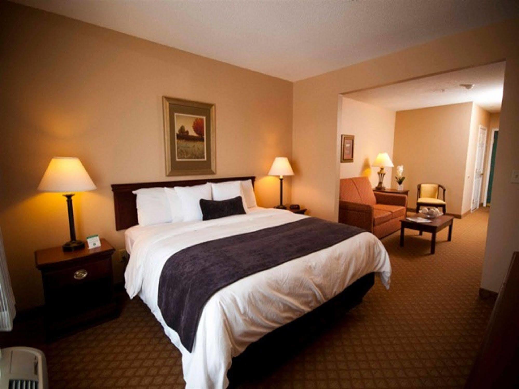 Town & Country Inn And Suites Куинси Экстерьер фото